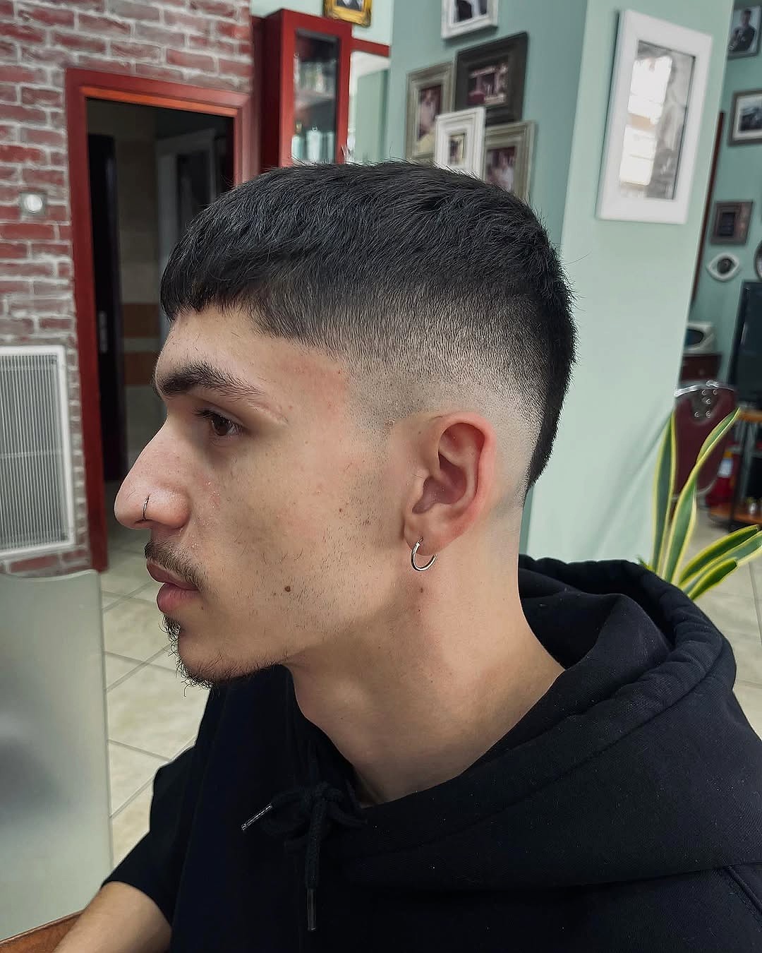 Κούρεμα με skin fade στο Toronto Barber House