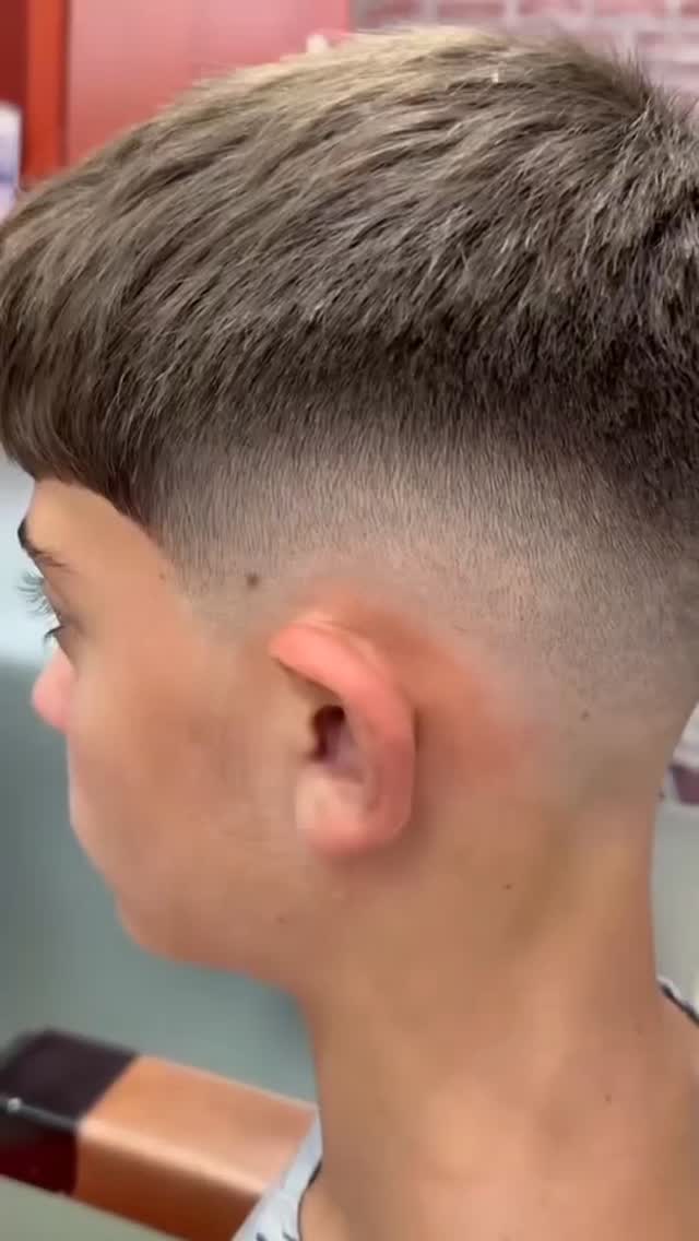 Crop με skin fade στο Toronto Barber House