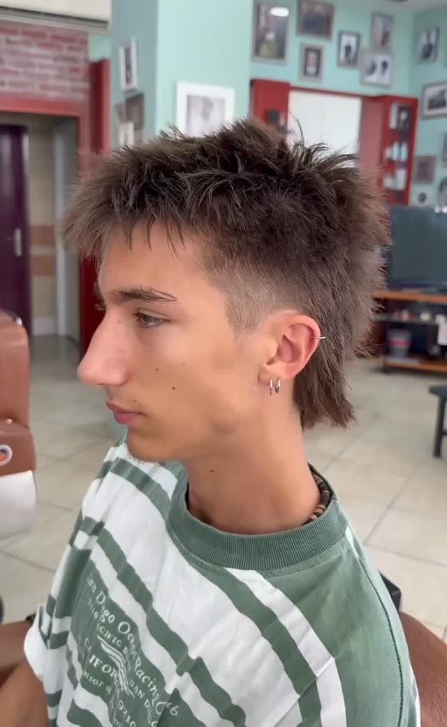 Modern mullet στο Toronto Barber House