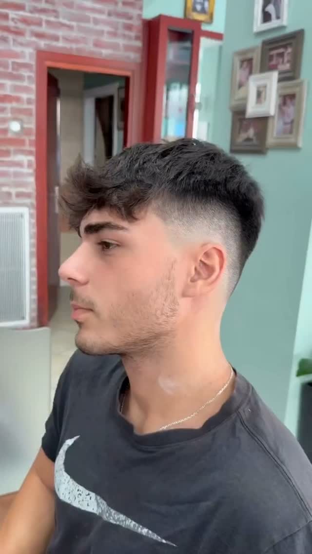 Textured quiff με drop fade στο Toronto Barber House