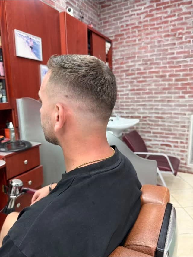 Back taper στο Toronto Barber House
